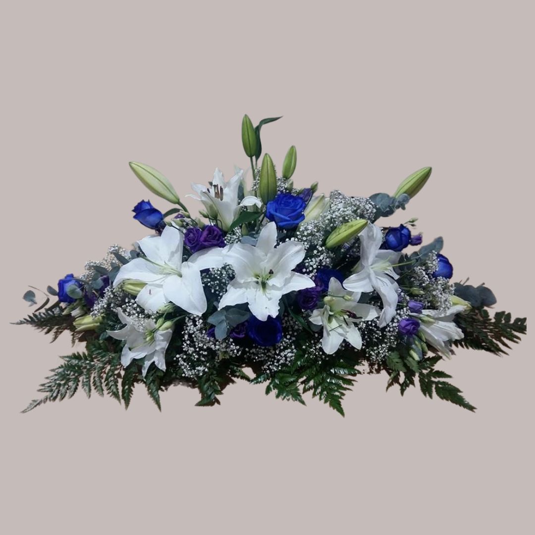 Arrangement funéraire serein blanc et bleu